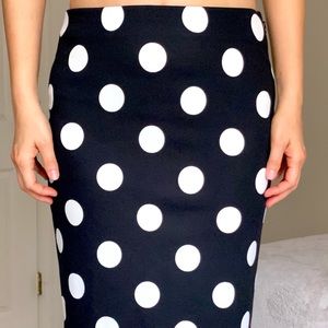 The limited polka dots pencil skirt